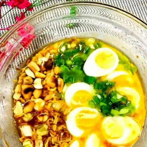 Hình ảnh Bánh tráng chấm trứng cút lòng đào tóp mỡ