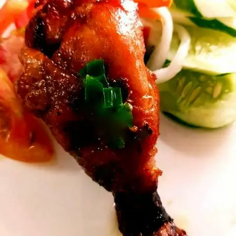 Hình ảnh Cơm tấm đùi gà nướng ngũ vị