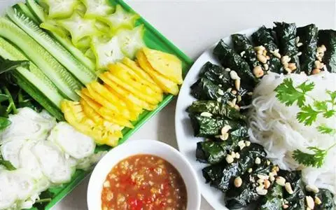 Hình ảnh Bò Lá Lốt Cuốn Rau Rừng