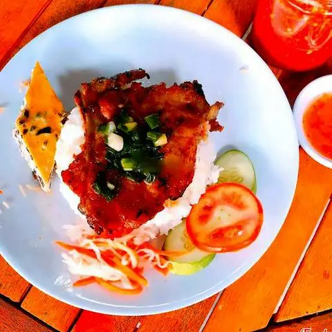 Hình ảnh Sườn chả trứng ốp la