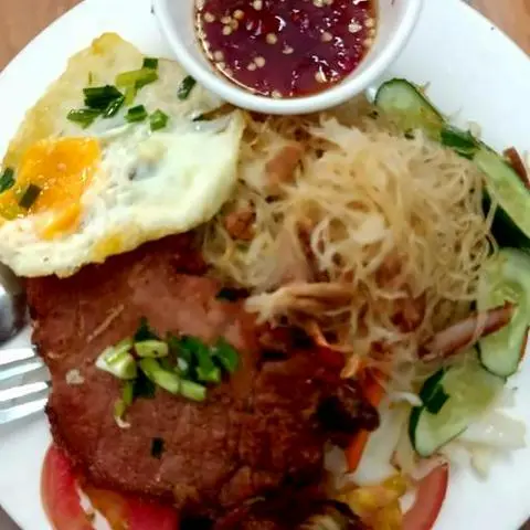 Hình ảnh Cơm tấm sườn bì trứng