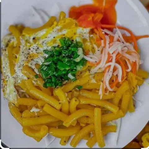 Hình ảnh nui xào + Bò + xúc xich
