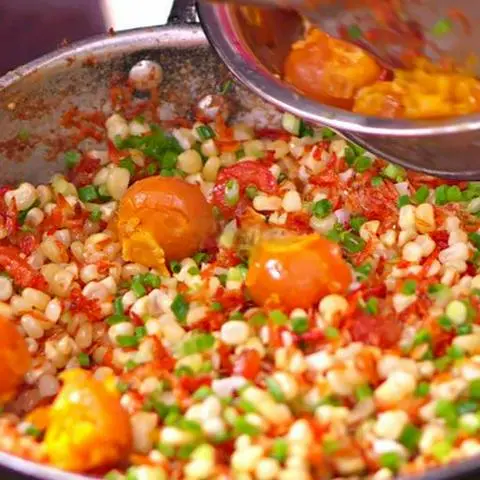 Hình ảnh Bắp Nếp Trứng Muối Nhỏ