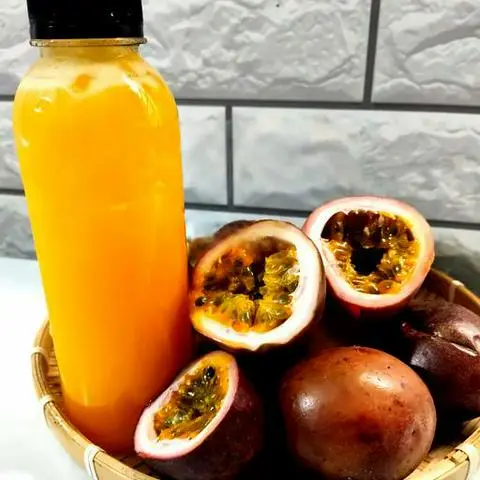 Hình ảnh Nước Ép Chanh Dây (Chai330ml)