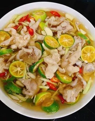 Hình ảnh Chân Gà Ngâm Sả Tắc