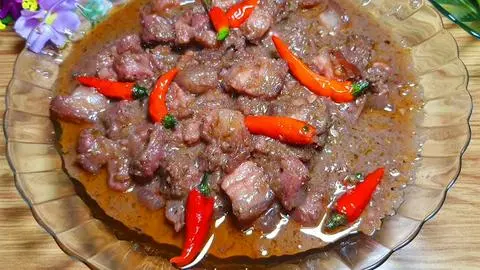 Hình ảnh Cơm thịt kho mắm ruốc