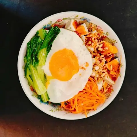 Hình ảnh MÌ TRỘN NGŨ VIÊN ỐP LA
