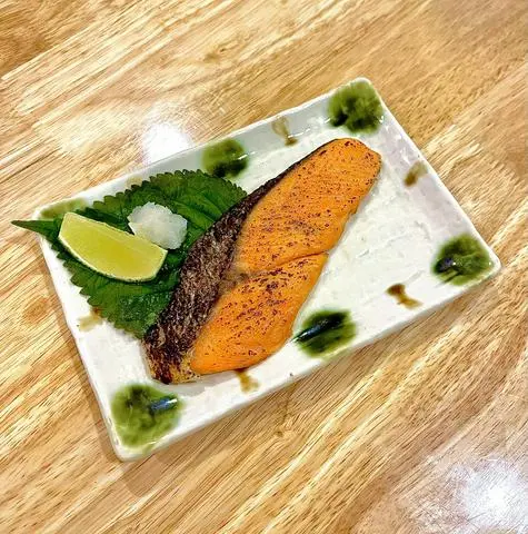 Hình ảnh Cá hồi nướng muối