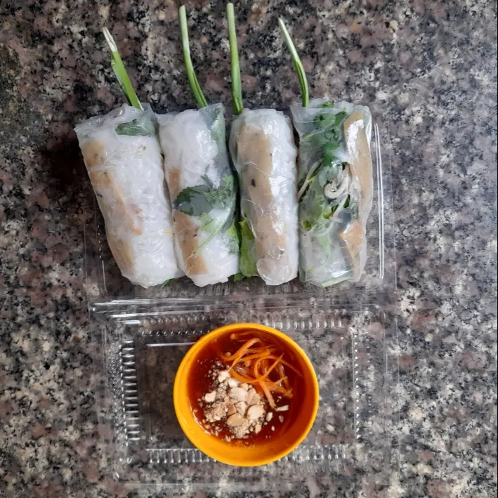Hình ảnh gỏi cuốn chay 4 cuốn