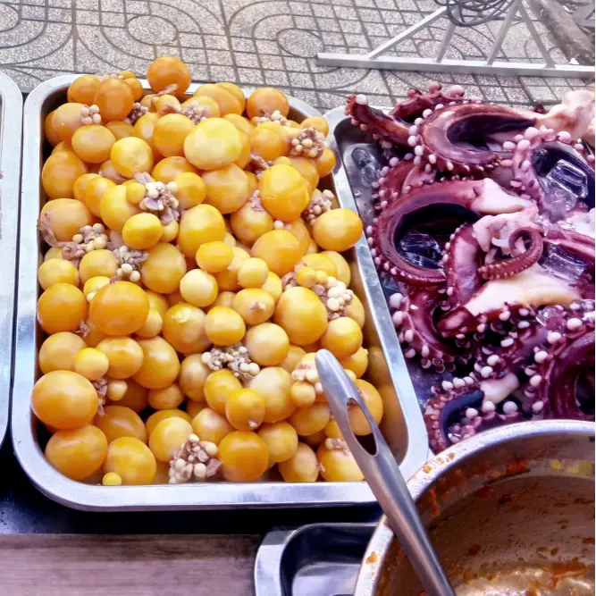 Hình ảnh CHÂN GÀ+TRỨNG+BẠCH TUỘC SỐT THÁI