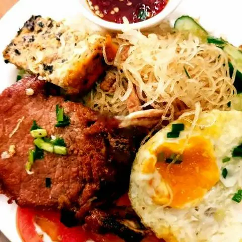 Hình ảnh Cơm tấm sườn bì chả trứng
