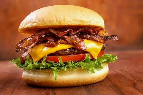 Hình ảnh BURGER BÒ DÀY VÀ THỊT XÔNG KHÓI