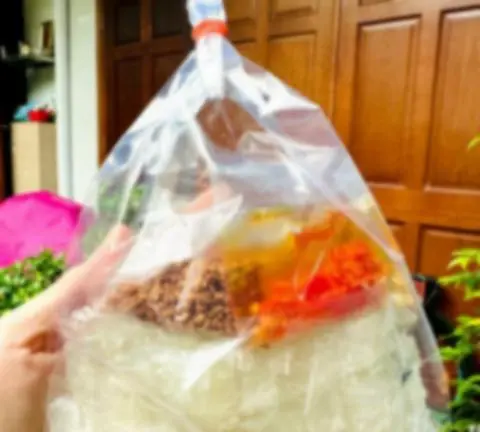 Hình ảnh Bánh tráng dẻo sợi muối tắc
