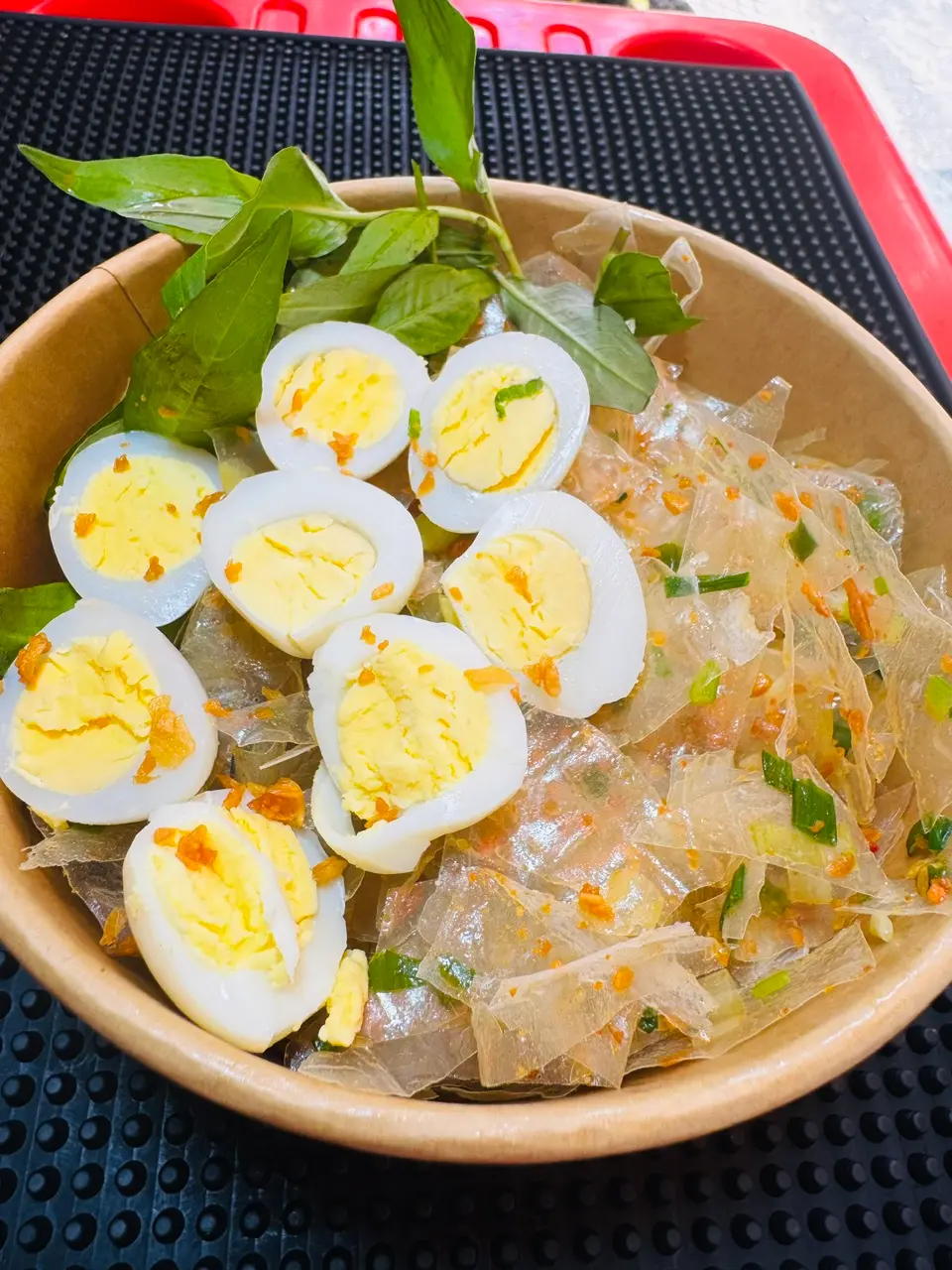 Hình ảnh Bánh tráng muối tỏi sa tế mỡ hành trứng cút