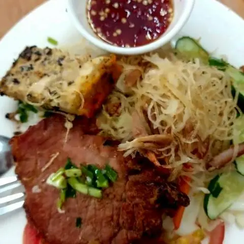 Hình ảnh Cơm tấm sườn bì chả