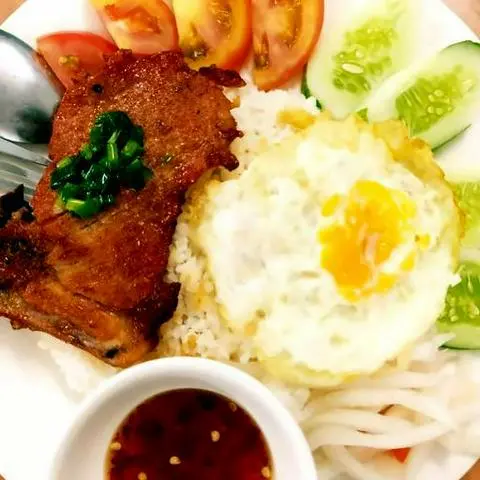 Hình ảnh Cơm tấm sườn trứng