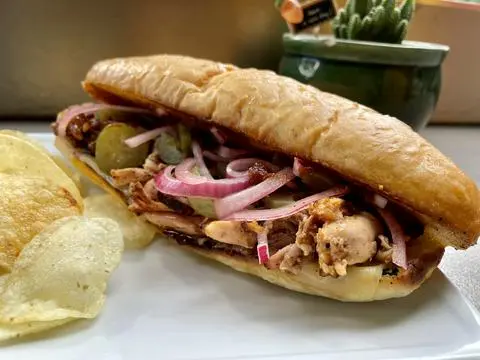 Hình ảnh The Chicken BBQ - Bánh Mì gà sốt BBQ và phô mai