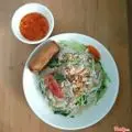 Hình ảnh Bún gạo xào heo chả giò