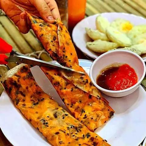 Hình ảnh Bánh tráng nướng dẻo thập cẩm - có tương ớt