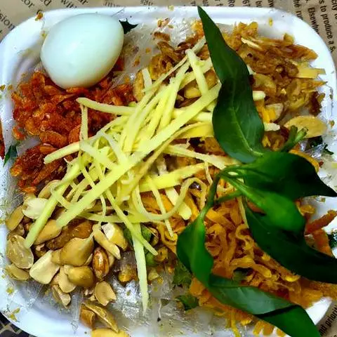 Hình ảnh Bánh tráng trộn muối tỏi nhỏ