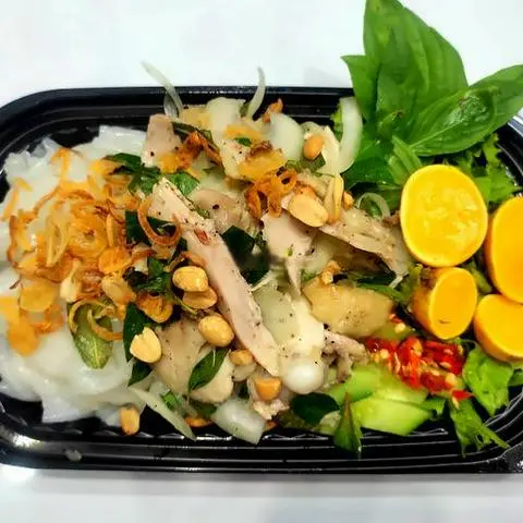 Hình ảnh Bánh Ướt Gà Xé - Trứng Non
