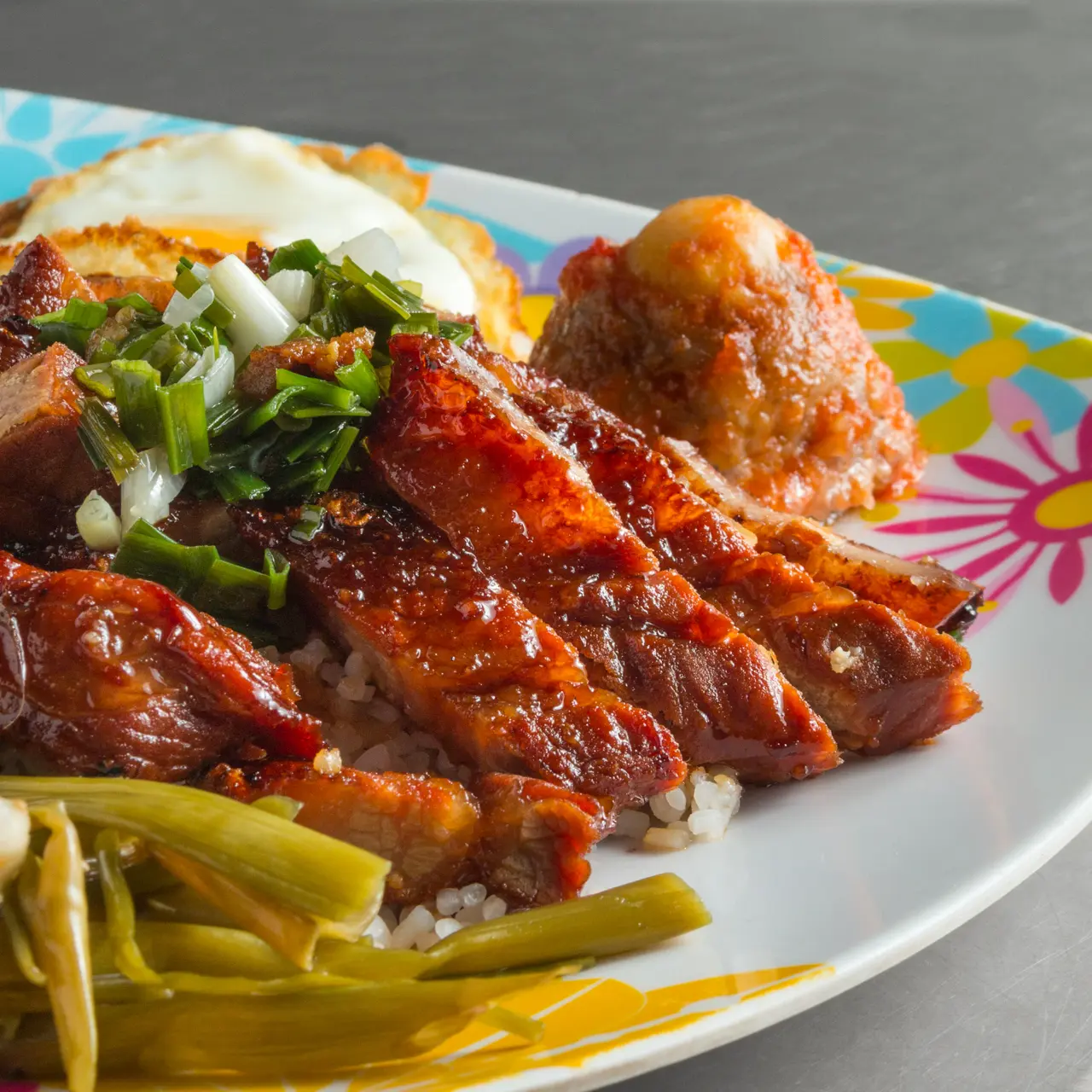 Hình ảnh Cơm Ba Rọi + Trứng Kho