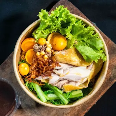 Hình ảnh Mì trộn lòng gà trứng non