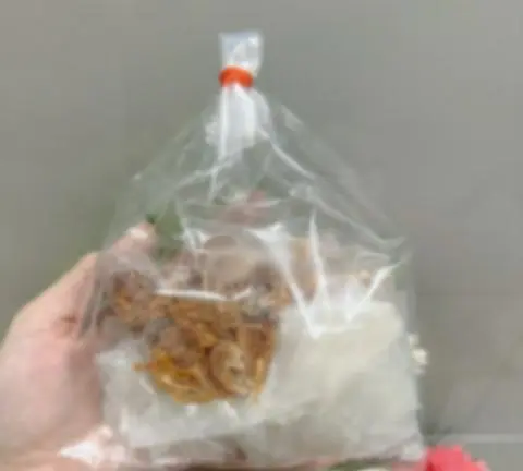 Hình ảnh Bánh tráng sate muối tôm hành phi (tự trộn)