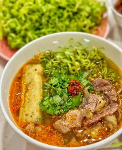 Hình ảnh Bún bò tái chả