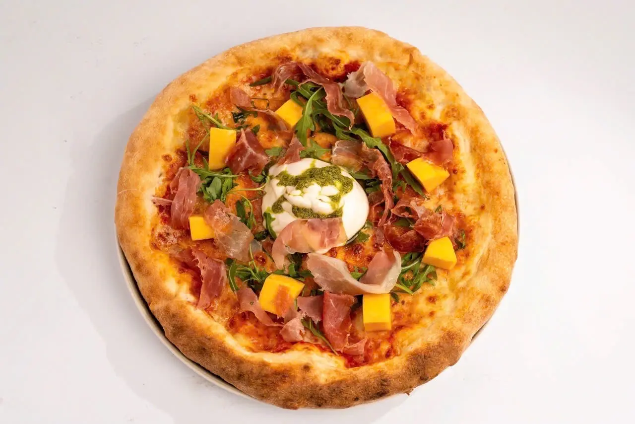 Hình ảnh Fresh burrata - parma ham pizza