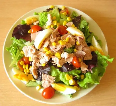 Hình ảnh Salad thập cẩm - sốt chua ngọt -  cá ngừ 