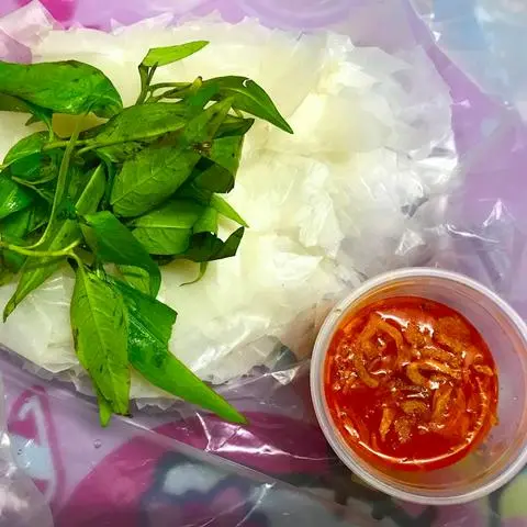 Hình ảnh Bánh tráng dẻo chấm sốt tắc hành phi