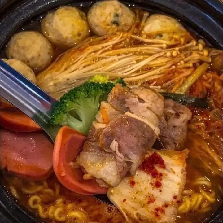 Hình ảnh Mì Cay Kim Chi Bò Ba Chỉ+Tặng Ly Nước Ngọt