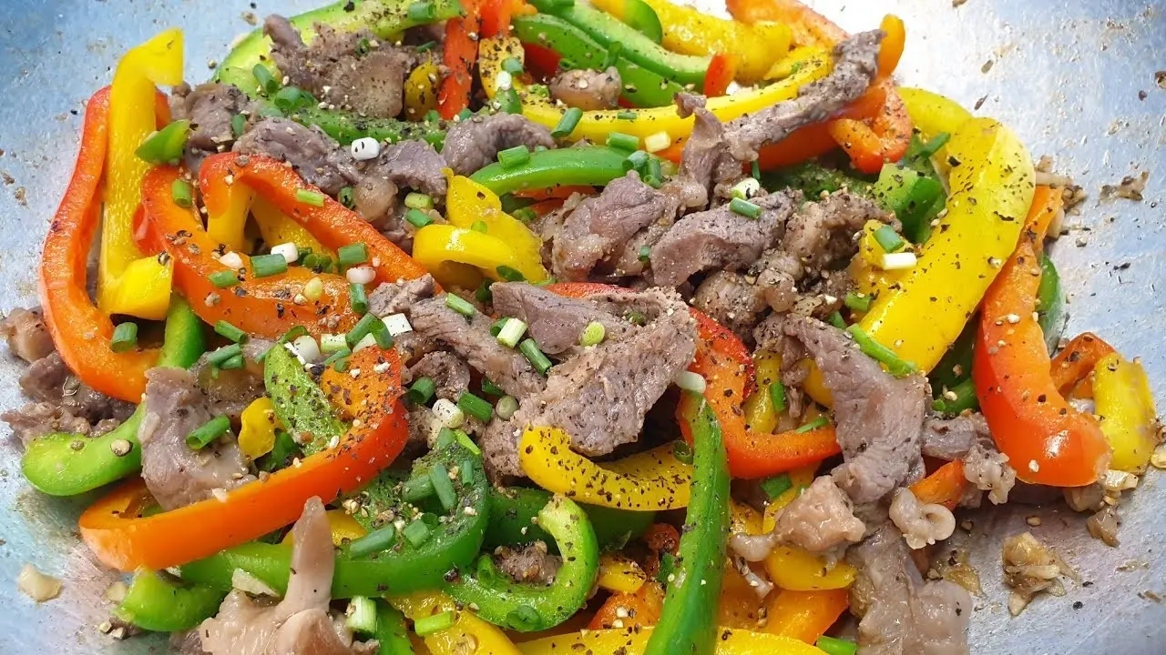 Hình ảnh Cơm bò xào ớt chuông