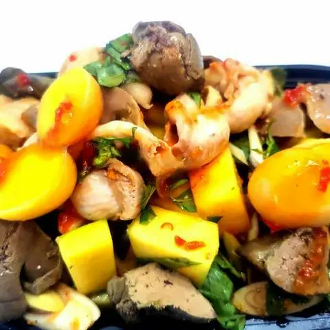 Hình ảnh Lòng Gà - Trứng Non Sốt Thái + sốt chấm