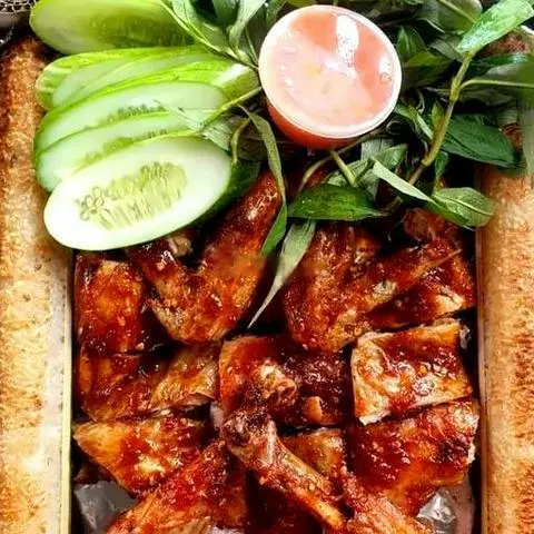 Hình ảnh Combo Gà Nướng Nguyên Con  + Cơm Lam + Bánh Bao ( Phần 4 Người )