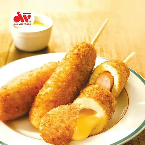 Hình ảnh Hotdog xúc xích phô mai tẩm khoai tây 