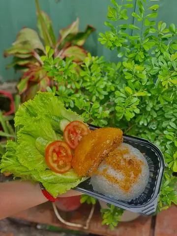 Hình ảnh Cơm Má Đùi Chiên Nước Mắm