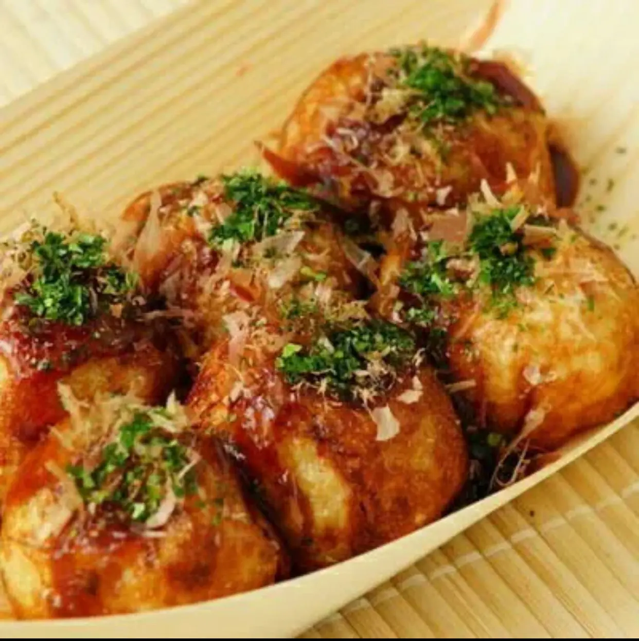 Hình ảnh Takoyaki nhân ốc móng tay - 4 viên mix takoyaki nhân phô mai - 4 viên