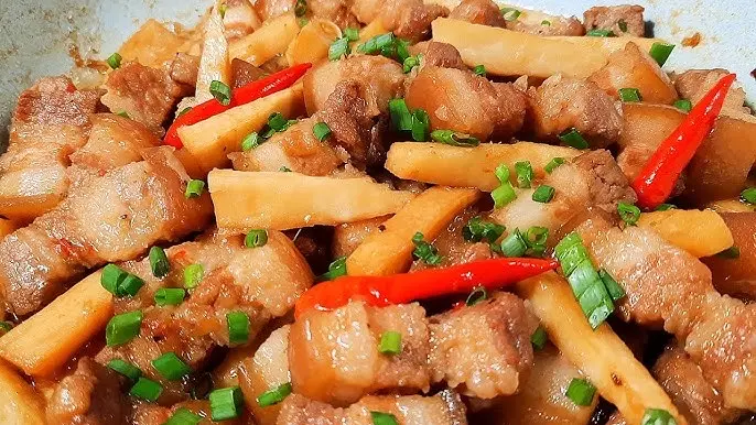 Hình ảnh Cơm Thịt Kho Măng