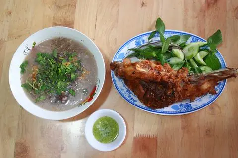 Hình ảnh 1 má nướng - 1 cháo huyết