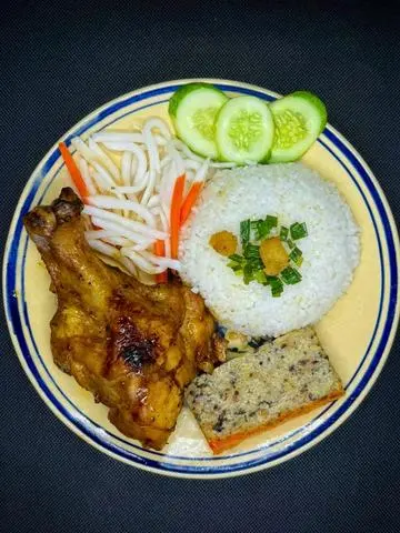 Hình ảnh Cơm Tấm Đùi Gà Chả 