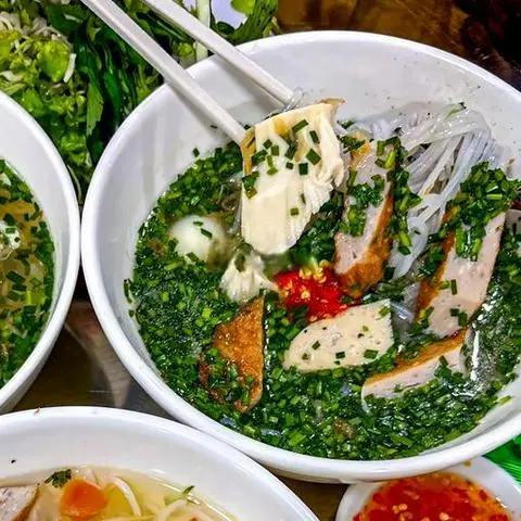 Hình ảnh Bánh canh chả cá hấp - trứng cút