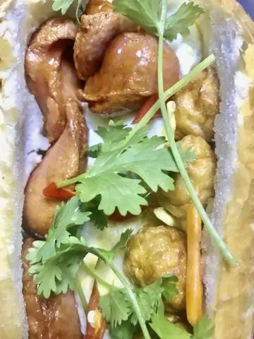Hình ảnh Bánh Mì Thập Cẩm ( Nhiều món chiên ) 
