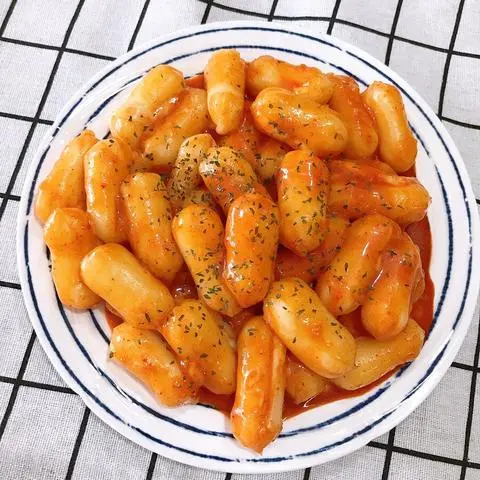 Hình ảnh Tokbokki Nhân Phô Mai Lắc Phô Mai