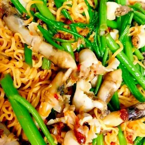 Hình ảnh Ốc móng tay xào mì