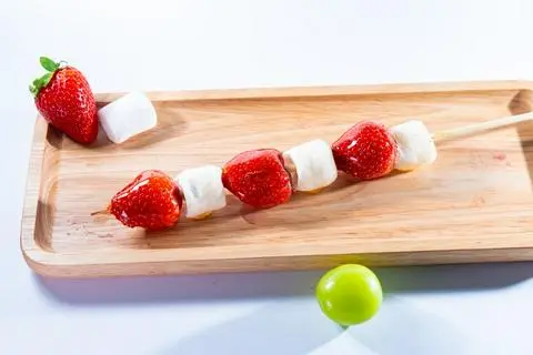 Hình ảnh Tanghulu Dâu Tây Marshmallow