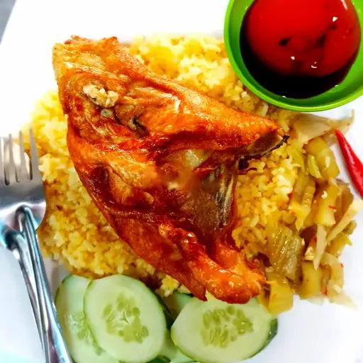Hình ảnh Cơm gà xối mỡ ức - gà ta