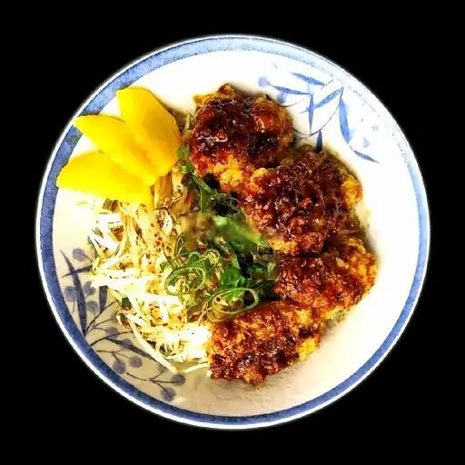 Hình ảnh Cơm gà giòn sốt tương mè