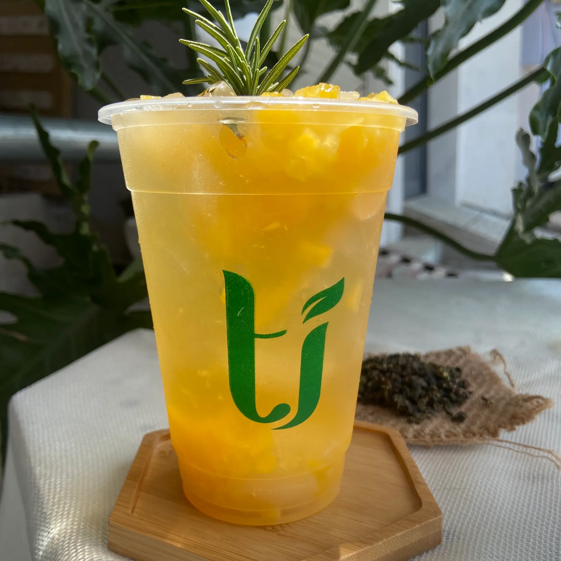 Hình ảnh Trà Oolong đác thơm - M 500ml